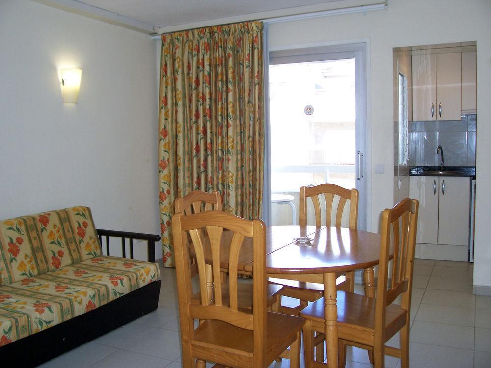 סאלו Apartamentos Alboran-Arysal מראה חיצוני תמונה