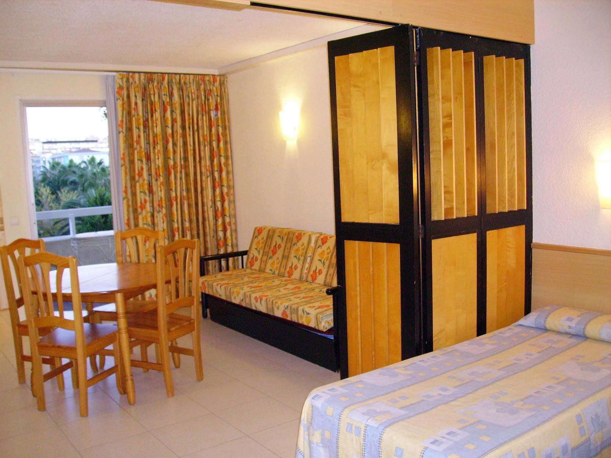 סאלו Apartamentos Alboran-Arysal מראה חיצוני תמונה