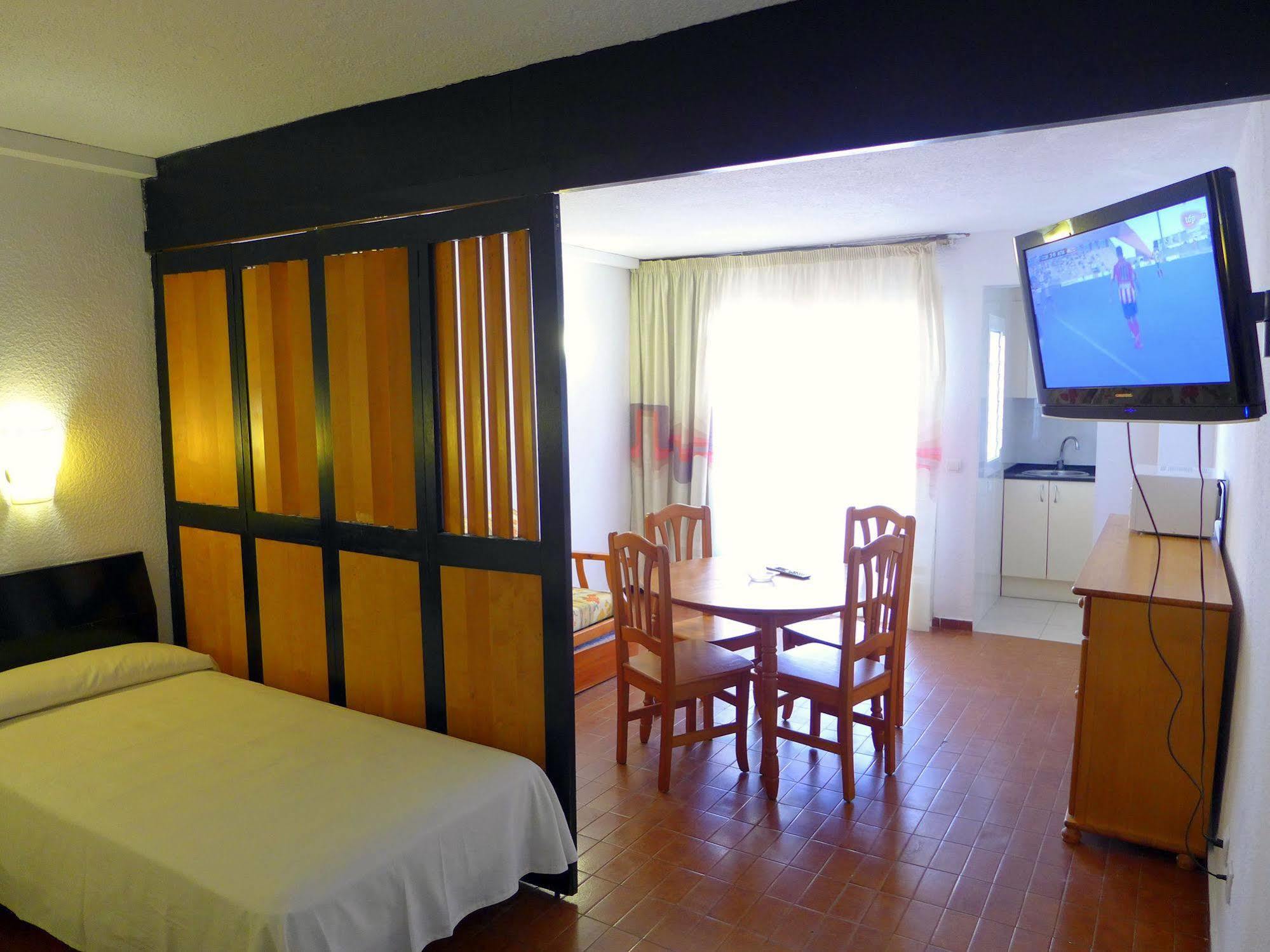 סאלו Apartamentos Alboran-Arysal מראה חיצוני תמונה